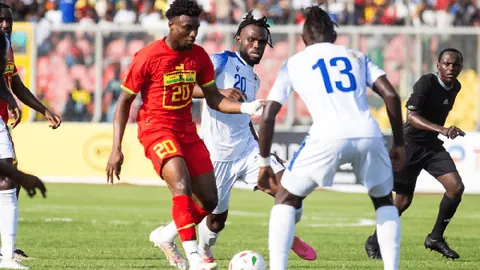 杨滨瑜荣获亚冬会速度滑冰女子3000米金牌